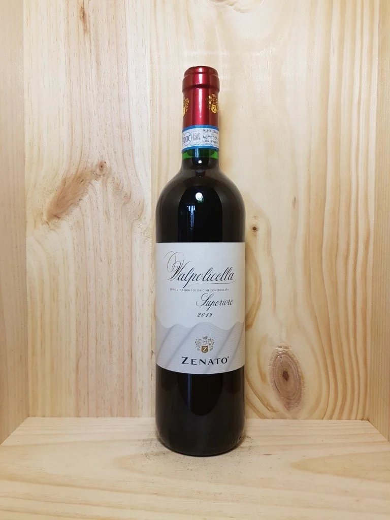 ITALIE – Valpolicella Superiore 2022 Azienda Zenato 75 cl (Rouge) - Vins Rouges Harmonieux pour Chaque Occasion 🍒 𝕬𝖛𝖎𝖘 𝖆𝖚𝖝 𝖆𝖒𝖆𝖙𝖊𝖚𝖗𝖘 𝖉𝖊 𝖗𝖔𝖚𝖌𝖊𝖘 𝖈𝖗𝖔𝖖𝖚𝖆𝖓𝖙𝖘 :  𝖈𝖊 𝖁𝖆𝖑𝖕𝖔𝖑𝖎𝖈𝖊𝖑𝖑𝖆 𝖛𝖆 𝖛𝖔𝖚𝖘 𝖘𝖚𝖗𝖕𝖗𝖊𝖓𝖉𝖗𝖊 🍒 Avis  aux amateurs de rouges frais et digestes! Ce Brigaldara Valpolicella 2024  illustre