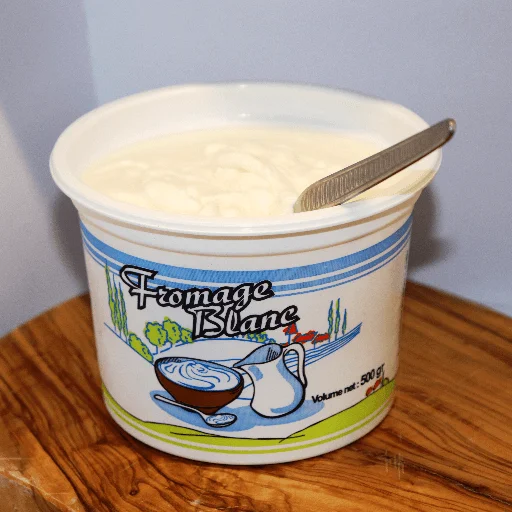 Fromage blanc nature - Vins Rouges Harmonieux pour Chaque Occasion - soirée vin fromage nature vin occasion