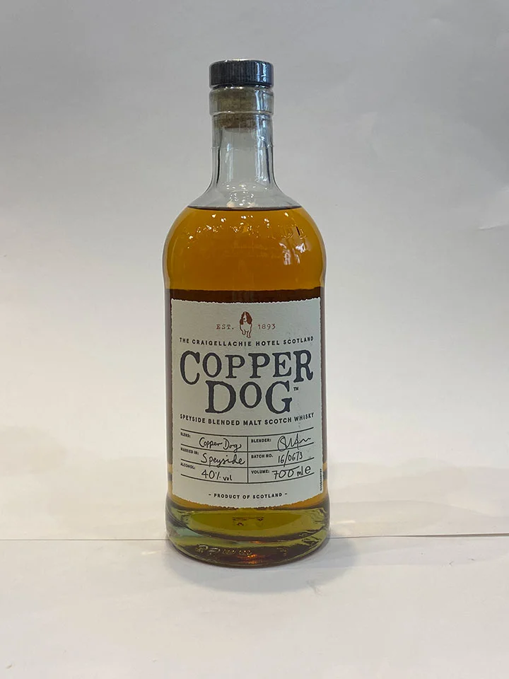 Copper Dog 40° 70cl - Vins Rouges Harmonieux pour Chaque Occasion Lagavulin 8 ans Islay Single Malt Scotch Whisky - 70cl - 48° | ChezVous.re  - Faites vos courses en ligne, on s'occupe du reste ! 7j/7 à la Réunion
