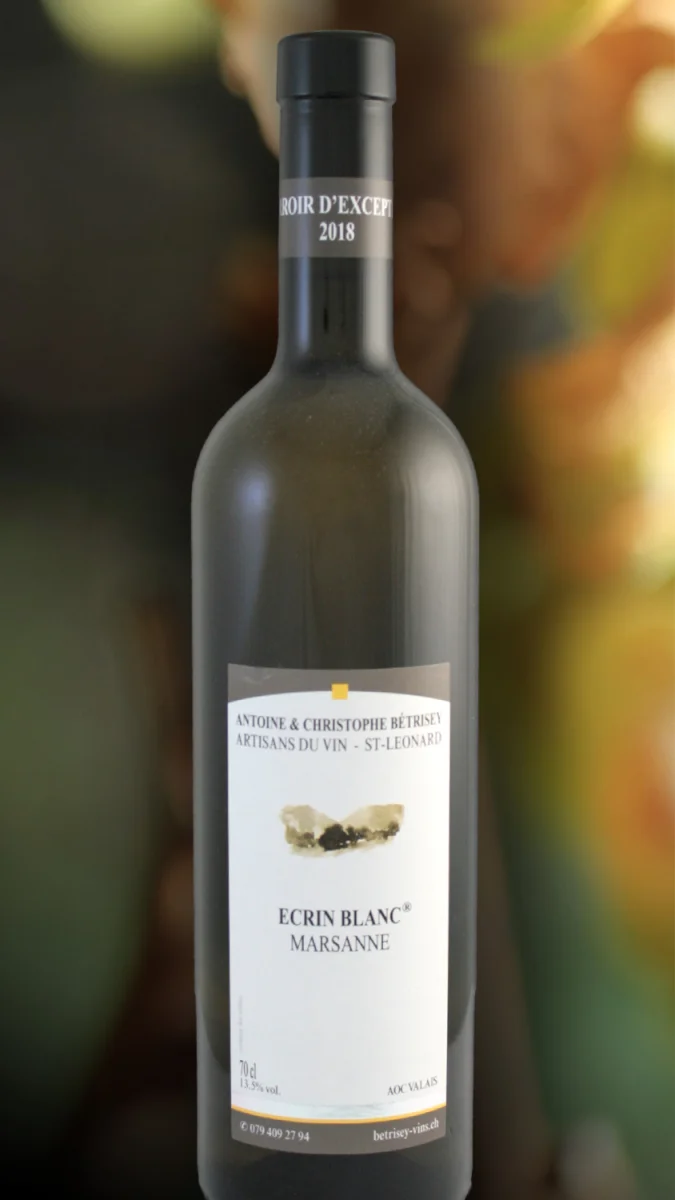 Marsanne Ecrin Blanc® - Vins Rouges Harmonieux pour Chaque Occasion Le genre de rouge qu'on débouche un dimanche sans occasion particulière. Et  qui devient l'occasion. 🍷 #vinrouge #chateaudevauclaire #frenchwine  #vineyard #winelover