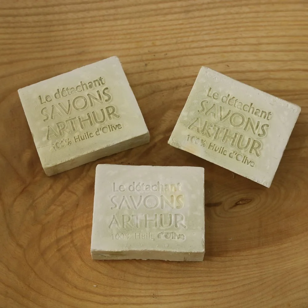 Savon détachant 100g - Vins Rouges Harmonieux pour Chaque Occasion Vie.gne - Devenez distributeur de nos savons cépages artisanaux – viegne.fr