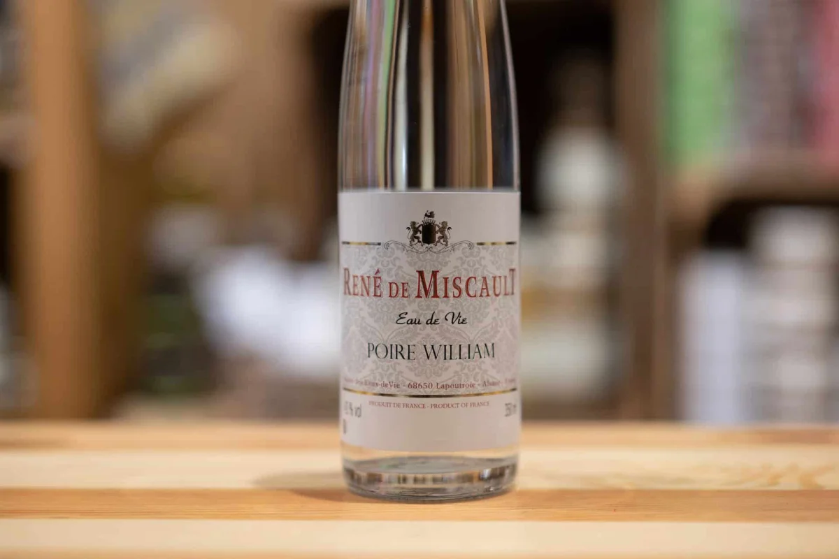 Eau de vie Poire William - Vins Rouges Harmonieux pour Chaque Occasion Eau-de-vie de Poire Williams Médaillée : vin | Wolfberger