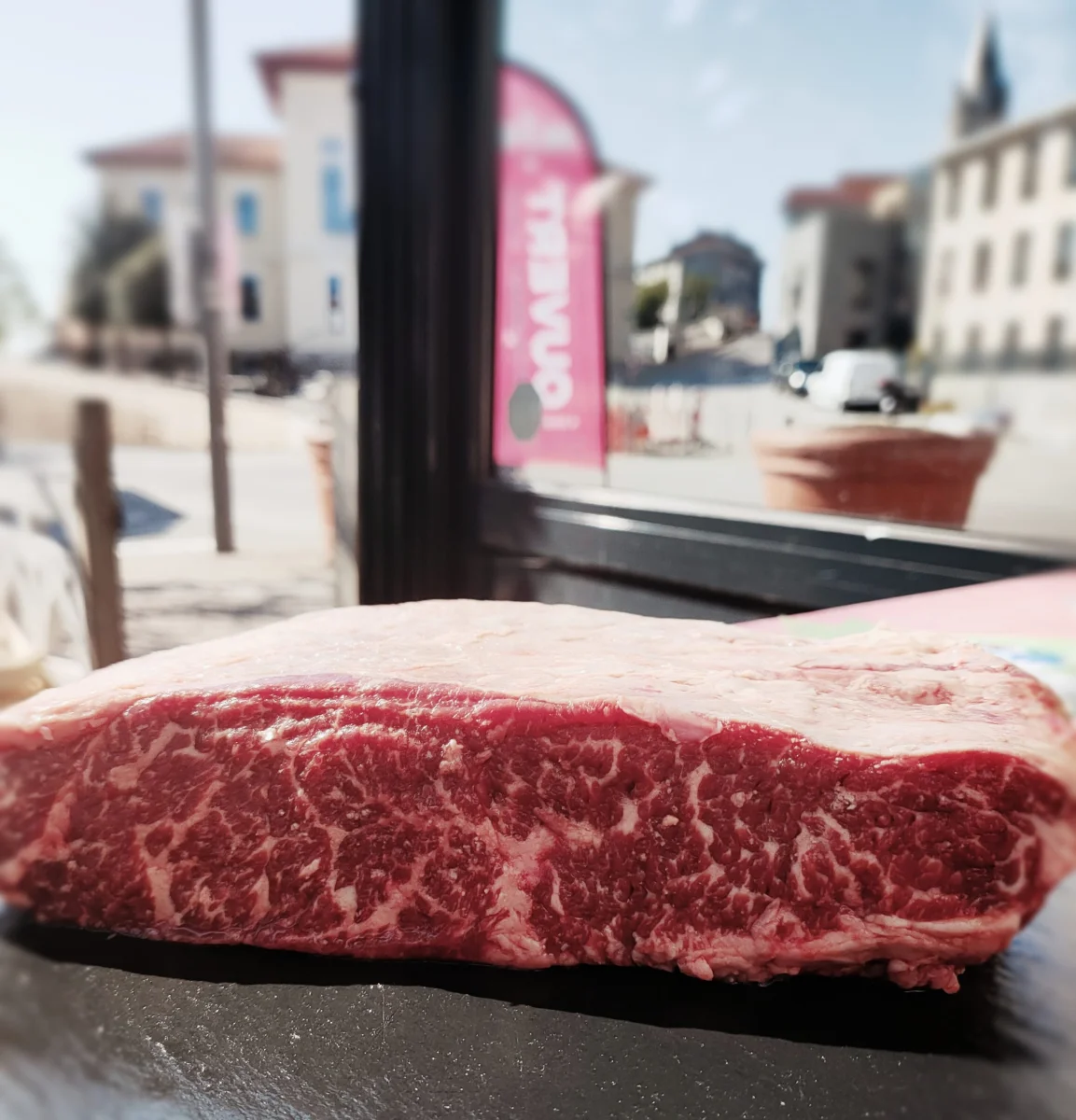 CHUCK FLAP BLACK ANGUS ( ou Persillé) 1.545 Kg - Vins Rouges Harmonieux pour Chaque Occasion 2Kg Chuck-Flap Black Angus, Entier – UVS-Conseils-Paris